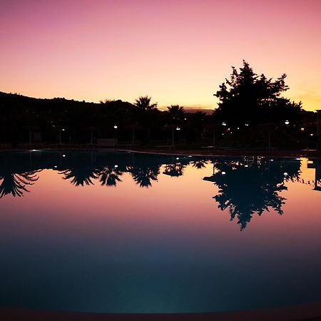 Rey Beach Club Monte Nai Buitenkant foto
