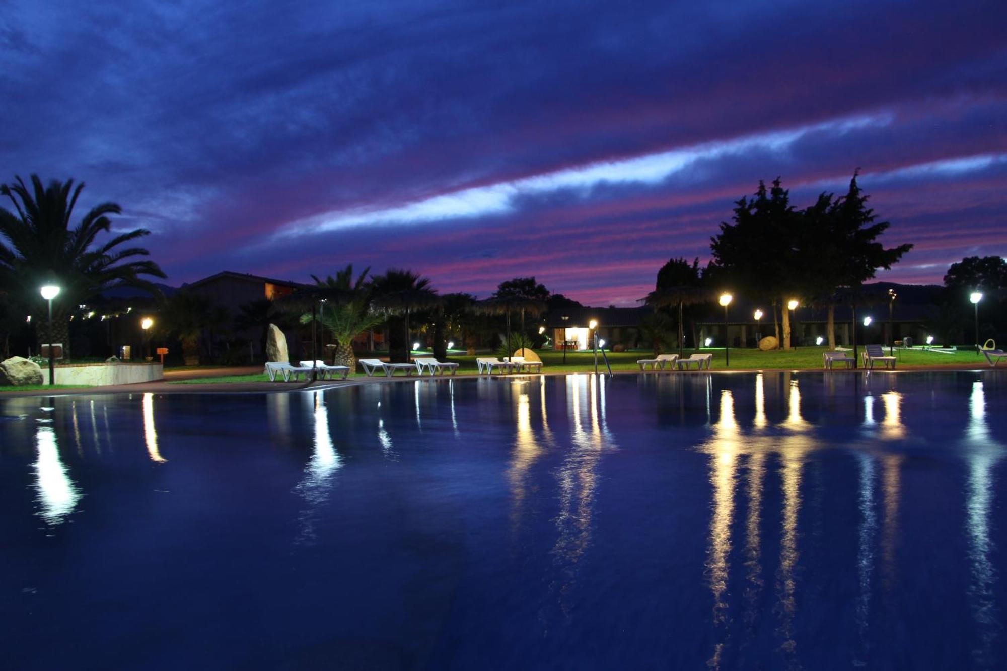 Rey Beach Club Monte Nai Buitenkant foto