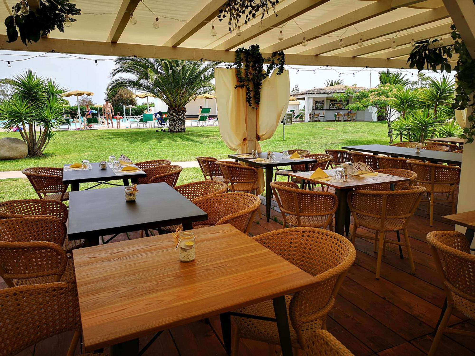 Rey Beach Club Monte Nai Buitenkant foto