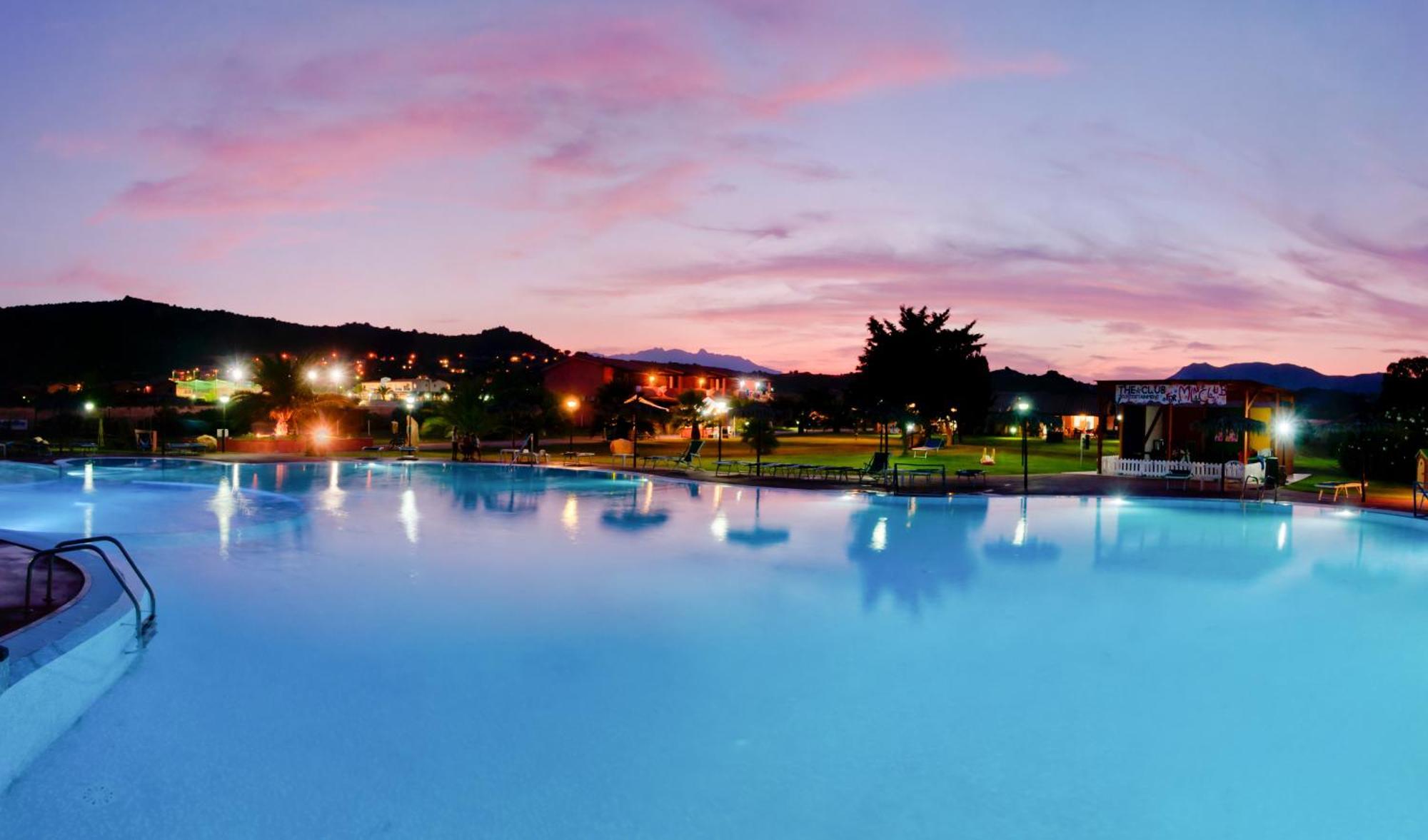 Rey Beach Club Monte Nai Buitenkant foto