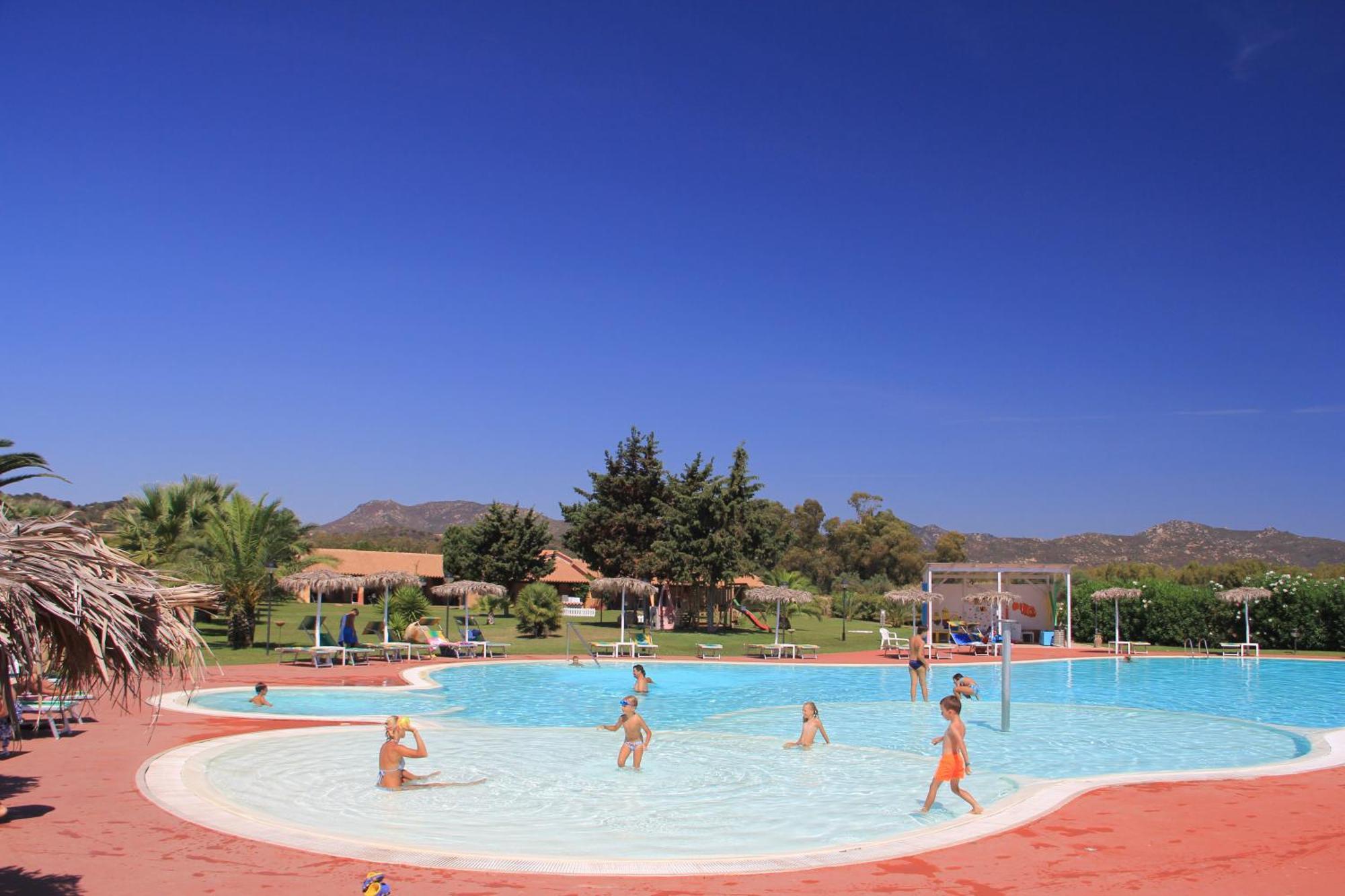 Rey Beach Club Monte Nai Buitenkant foto